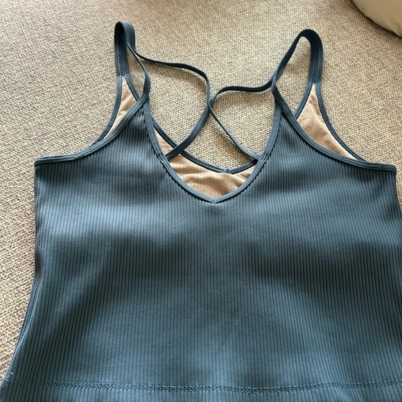 2 TWO Vuori Sports Bras - Picture 4 of 5